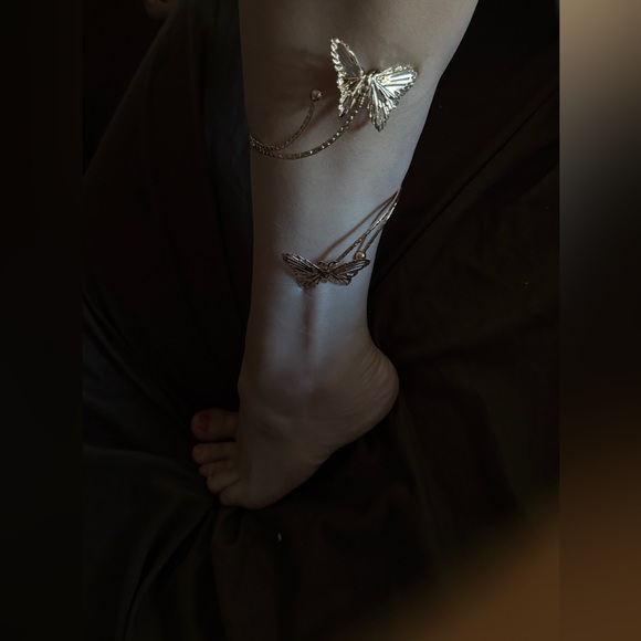 Roman Toga add on bangle in gold tone - Picture 14 of 15